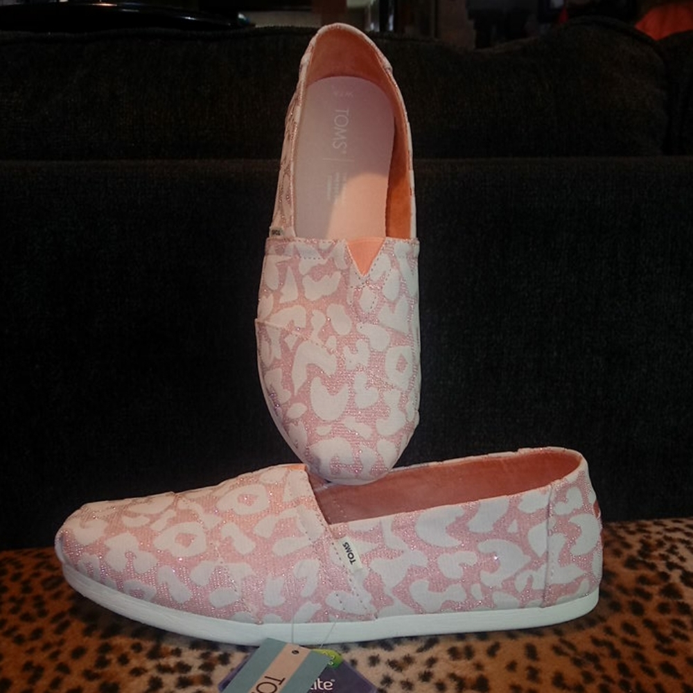 NEW TOMS Coral Pink Glitter Cheetah Flats